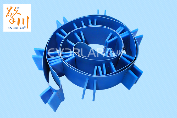 藍色PU輸送帶加擋板耐腐蝕食品級海鮮分揀機專配傳輸帶廠家定制